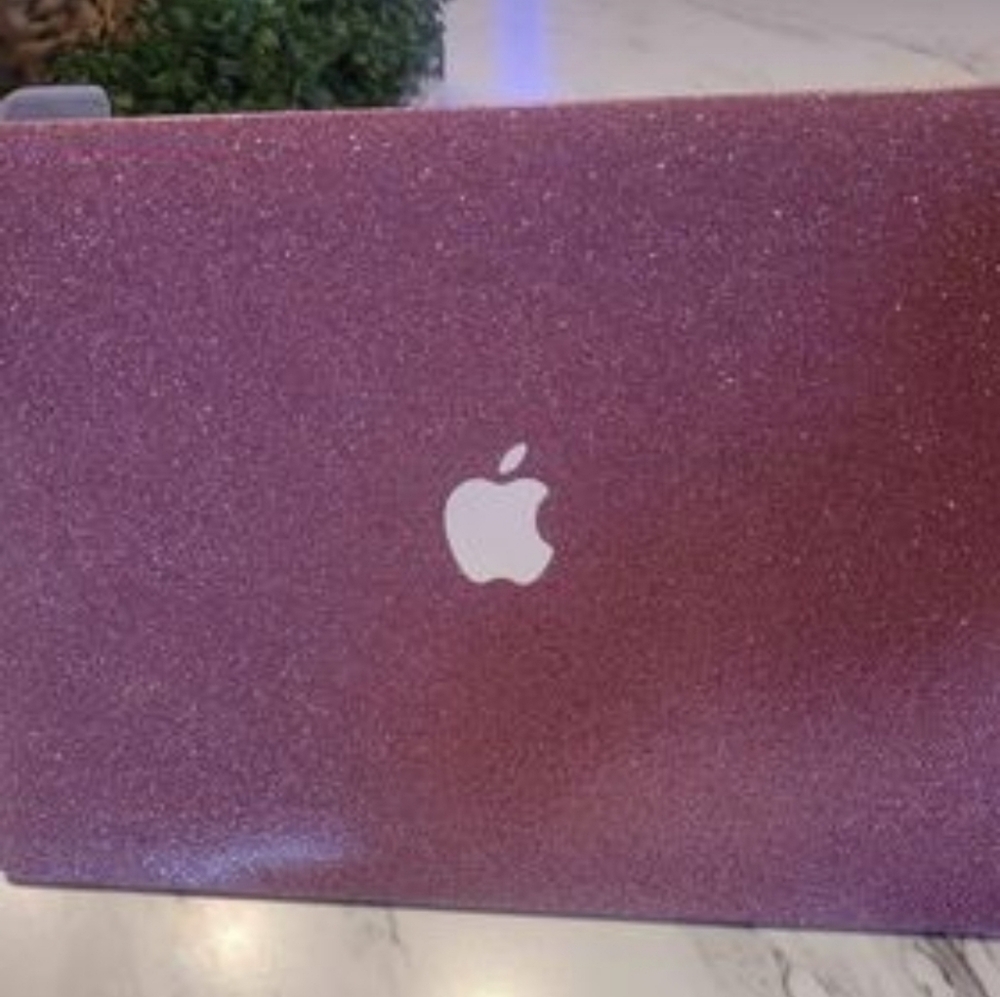 Cover for Mac book pro, sparkly pink, never been used.